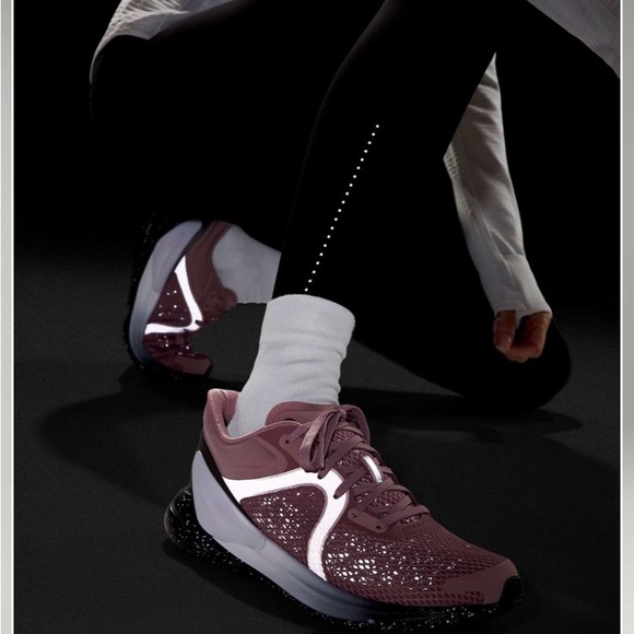 Lululemon Blissfeel running shoes Women's sz 6.5 - Picture 2 of 9